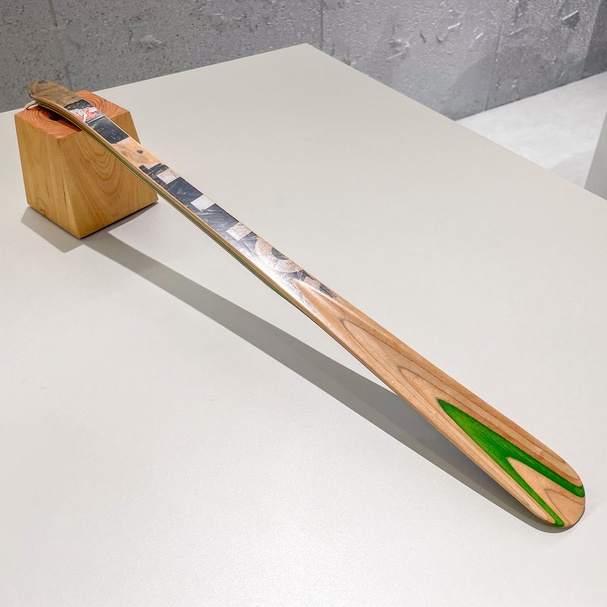 Shoehorn × Skateboard with Hinoki Stand - Multi Green